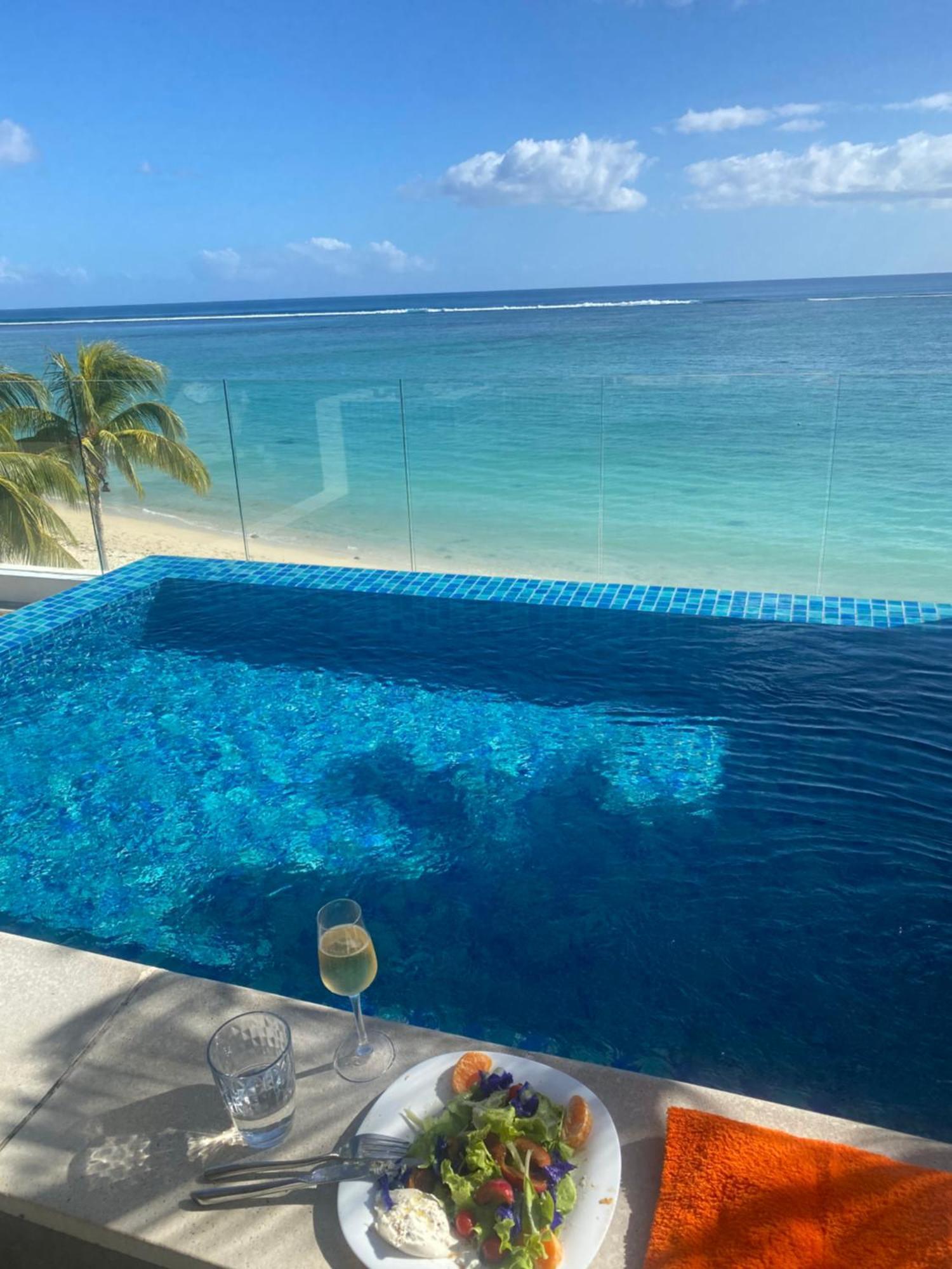Cap Ouest Beachfront Luxury Penthouse & Apartment Flic-en-Flacq Exterior foto